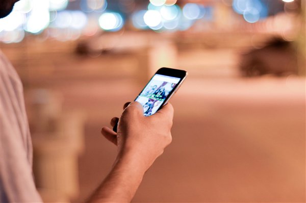 涨幅最低超1000元！中国手机厂商将集体涨价 网友：iPhone竟成性价比之王