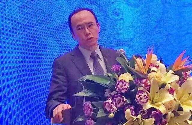  大润发母公司高层震荡；投资人华裕能亲上前线；商超巨头如何破局重生 企业服务