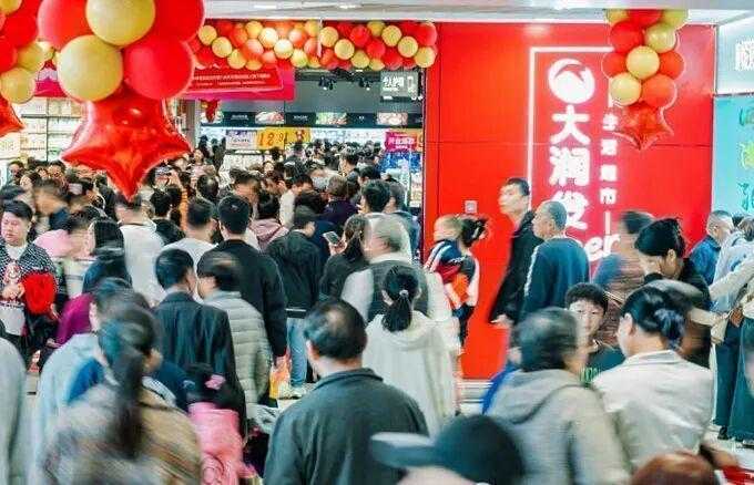  大润发母公司高层震荡；投资人华裕能亲上前线；商超巨头如何破局重生 企业服务