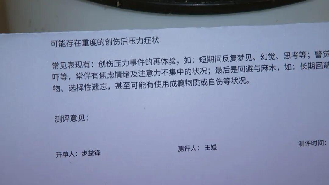 健身房私密区突发意外,女子遭遇尴尬一幕,心理压力骤增。 健康养生