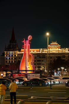 沪指失守4000点关口，市场情绪波动明显；光伏板块却逆势活跃，后市趋势值得关注。
