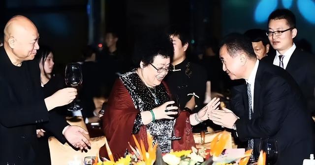  【商业底层逻辑】陈丽华的470亿帝国：姓氏决策背后的家族权力架构 股票财经 【商业底层逻辑】陈丽华的470亿帝国：姓氏决策背后的家族权力架构 股票财经 【商业底层逻辑】陈丽华的470亿帝国：姓氏决策背后的家族权力架构 股票财经 【商业底层逻辑】陈丽华的470亿帝国：姓氏决策背后的家族权力架构 股票财经