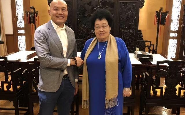  【商业底层逻辑】陈丽华的470亿帝国：姓氏决策背后的家族权力架构 股票财经 【商业底层逻辑】陈丽华的470亿帝国：姓氏决策背后的家族权力架构 股票财经 【商业底层逻辑】陈丽华的470亿帝国：姓氏决策背后的家族权力架构 股票财经 【商业底层逻辑】陈丽华的470亿帝国：姓氏决策背后的家族权力架构 股票财经