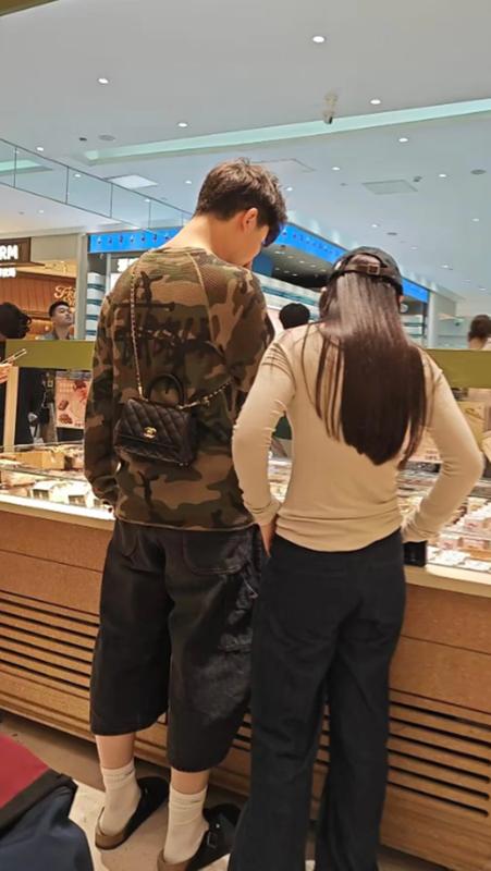 从“东北宋仲基”到翩翩少年：安吉街拍背后的成长启示录